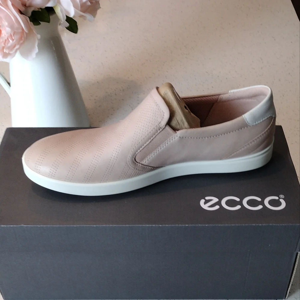 NWT Ecco Womens Size 10-10.5 EU 41 Aimee Rose Dust Leather Comfort Sport Slip On